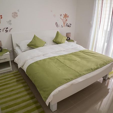 Apartments Malina Vir Exterior photo