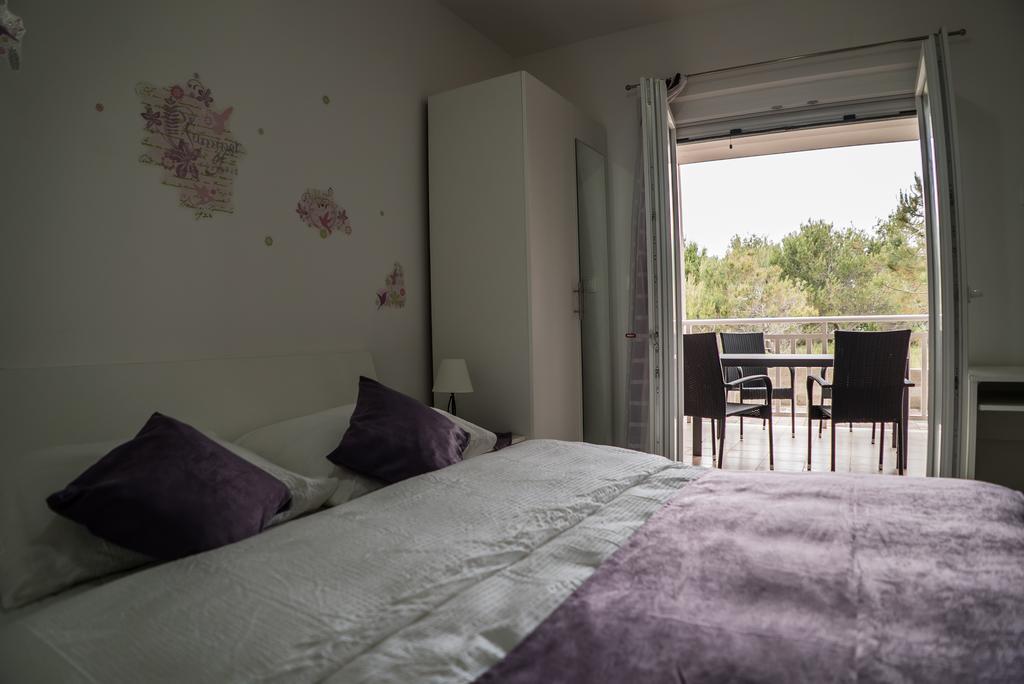 Apartments Malina Vir Exterior photo