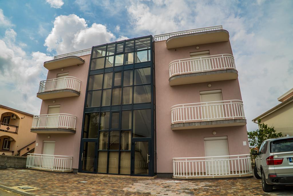 Apartments Malina Vir Exterior photo